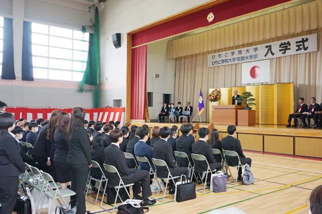 びわこ学院大学・短期大学部で入学式