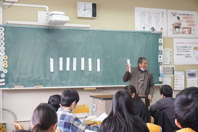 日野小学校で6年生が俳句学習