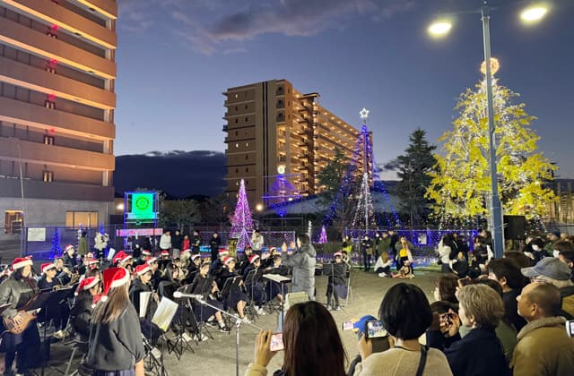 NOTOイルミ始まる 駅前照らす年末の風物詩