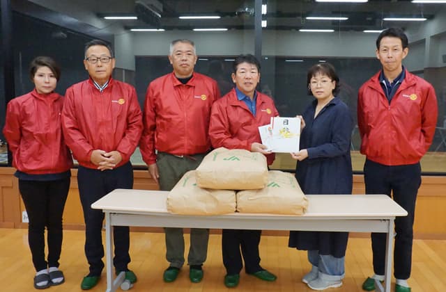 東近江ロータリークラブ 八日市おかえり食堂に物資支援