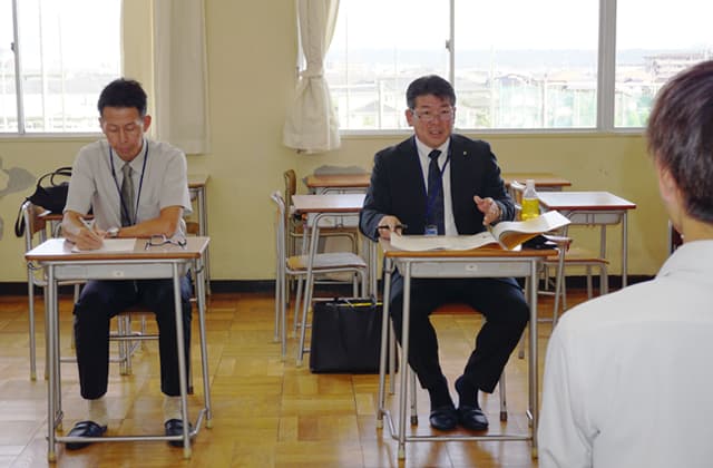 八日市南高3年生が就職活動に向け模擬面接