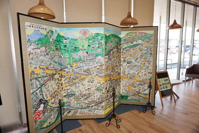 湖東信用金庫緑町支店「八日市ふるさと絵屏風」を展示中