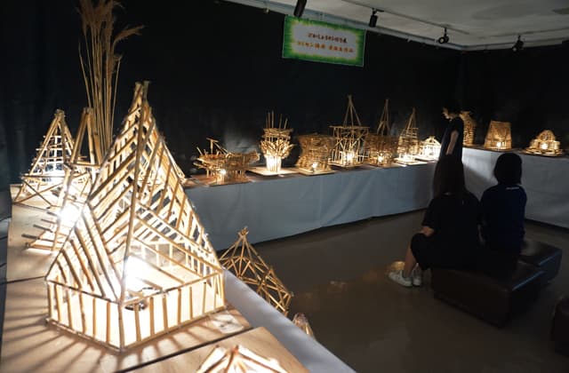 ヨシが織りなす造形作品