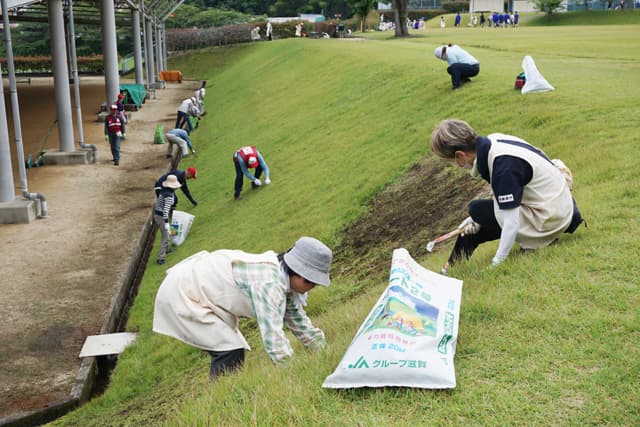 地域の公園を清掃 気持ちよく利用して