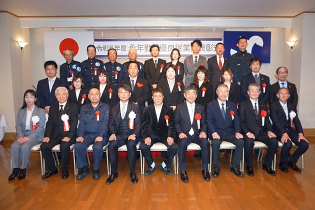 長年の勤続と努力をたたえる 永年勤続優良従業員表彰