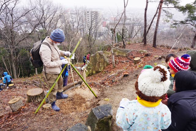 明るく生まれ変わった延命公園に満開の桜を