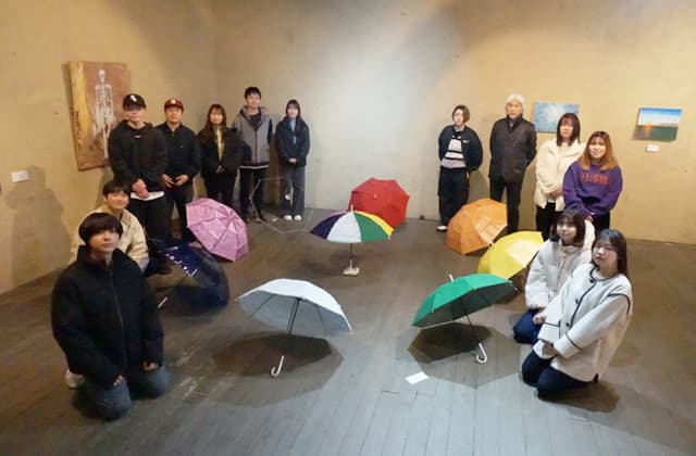 多彩な「日常」感じて びわ学大生が卒業展