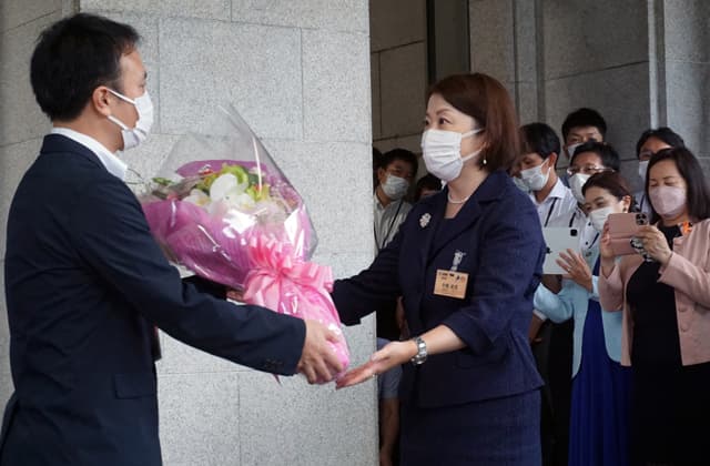 中條絵里副知事が退任