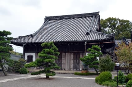 蒲生氏の菩提寺「信楽院本堂」