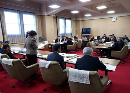 県職員の給与カット 今年度末で終了の方針