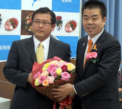 三日月知事 竜王町のバラPR