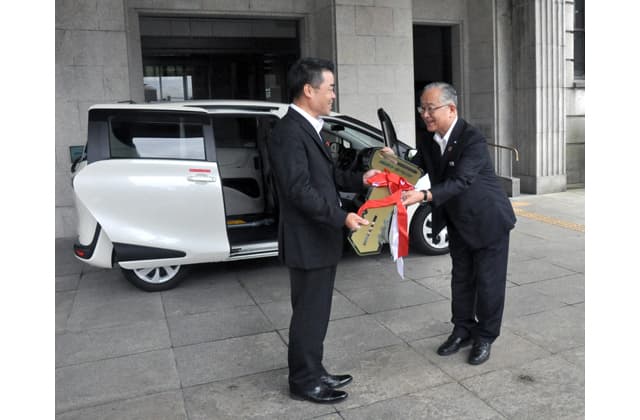 新型コロナ対策 患者移送専用車両を県へ貸与