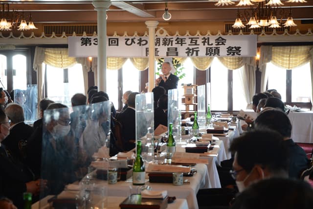 湖上で新年飛躍を誓う 第38回びわ湖新年互礼会