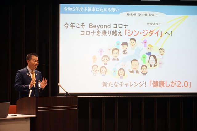 前年度当初比2.2%増の6583億円