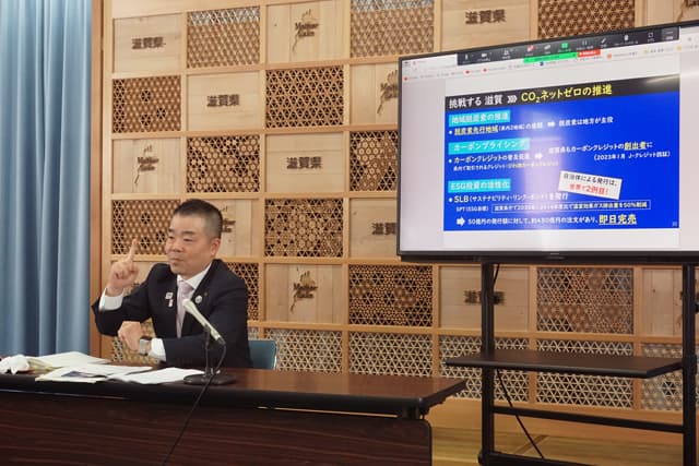 知事が外国人記者らにWEBで会見