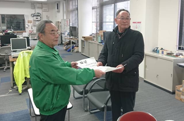 愛東地区まち協 義援金180万円届ける