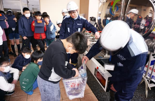 能登地震 水の大切さ学ぶ 八日市南小の5年生児童