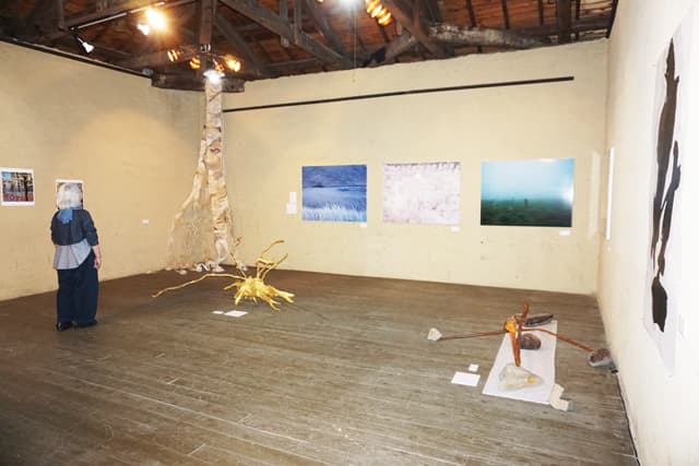 8名の作家が「在りつづけるために」展