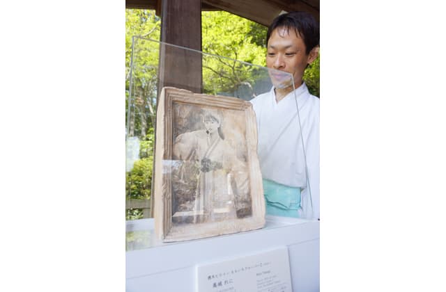 ももクロ・高城さんの石板風モニュメント 太郎坊宮とのコラボ企画でお目見え