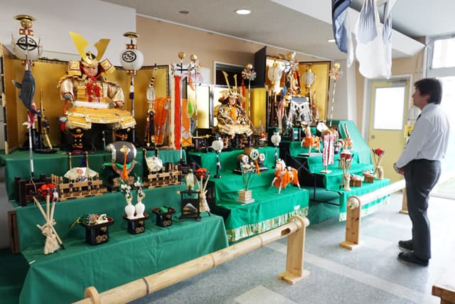 竜王の五月人形展 勇ましい五月人形を多数展示