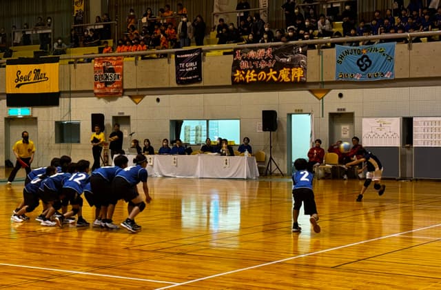 ドッジボール大会に県内外23チームが出場