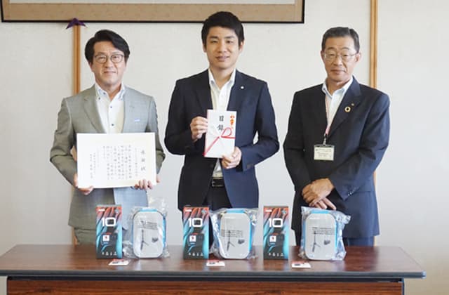 キノンビクス株式会社が日野町へアクションカメラ3台寄贈