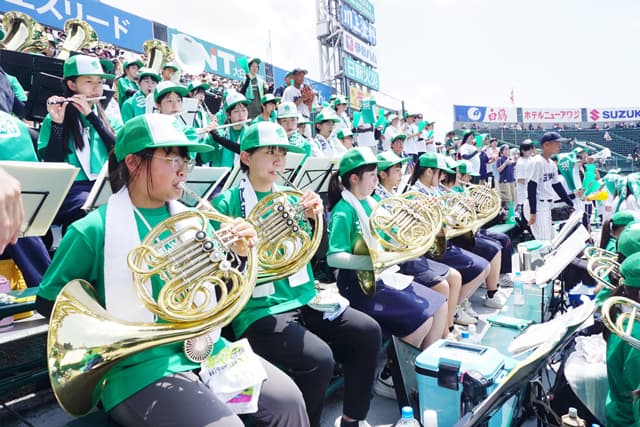 滋賀学園 開幕戦を飾る 全国高校野球選手権大会