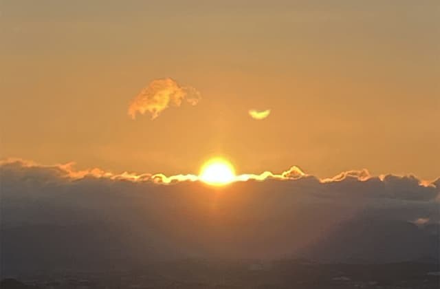 新春早朝営業 八幡山山頂で初日の出を!