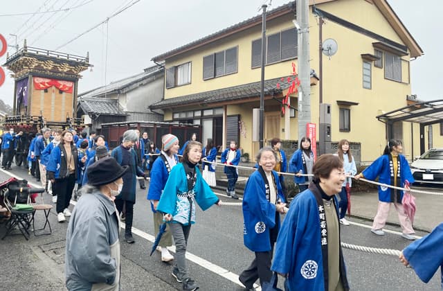 日野祭の曳山修理完了 町内で試し曳きを実施