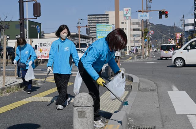 観光シーズンを迎え 街をきれいに